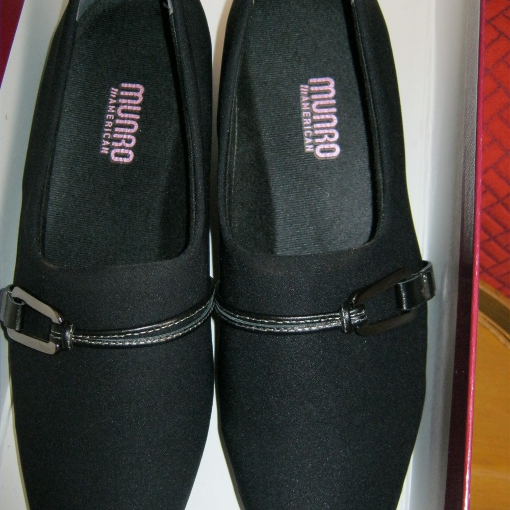 Women * MUNRO American  *CINDI*Black Stretch Fabric Pump/Shoe * 7 1/2 WW